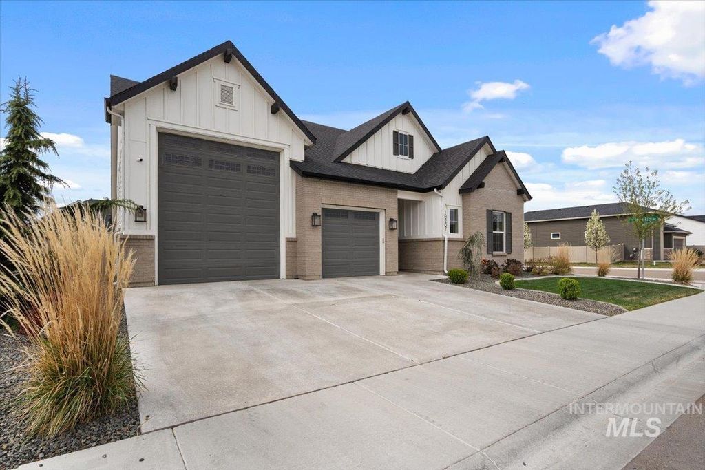 Photo of 18207 N Begonia Way, Nampa, ID 83687 (MLS # 98980472)
