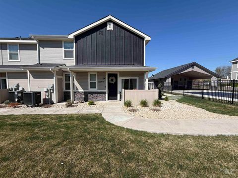 Photo of 2329 E Spice Loop #4, Nampa, ID 83687 (MLS # 98981735)