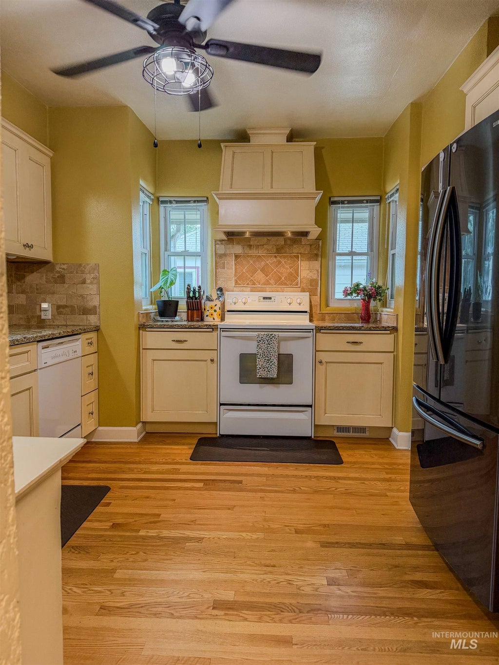 Photo of 924 W 1st Street, Weiser, ID 83672 (MLS # 98987771)