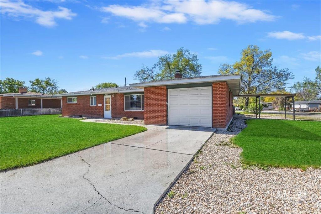 Photo of 4011 W Greenbrier Dr, Boise, ID 83705 (MLS # 98983152)