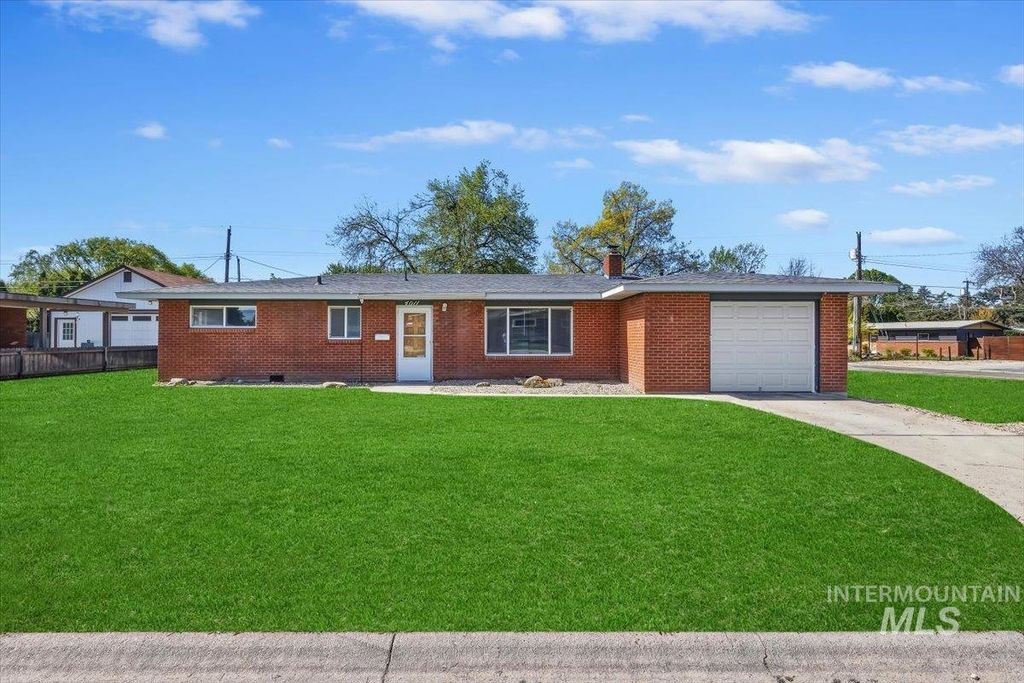 Photo of 4011 W Greenbrier Dr, Boise, ID 83705 (MLS # 98983152)