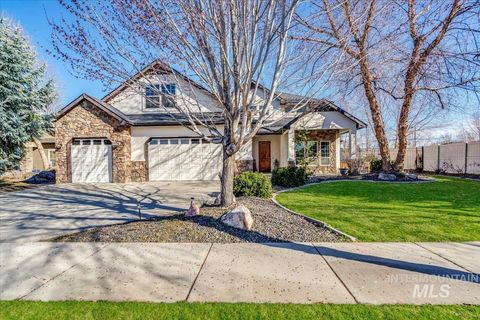 Photo of 4214 Prickly Pear Dr, Eagle, ID 83616 (MLS # 98935847)