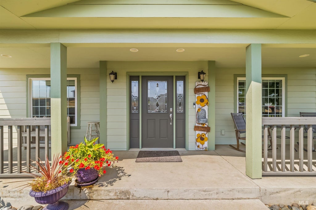 Photo of 718 Talons Court, Lewiston, ID 83501 (MLS # 99000749)