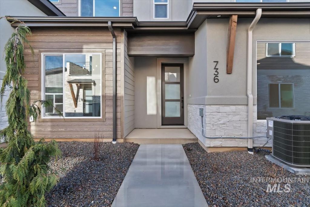 Photo of 736 S Calhoun Ln, Star, ID 83669 (MLS # 98974833)