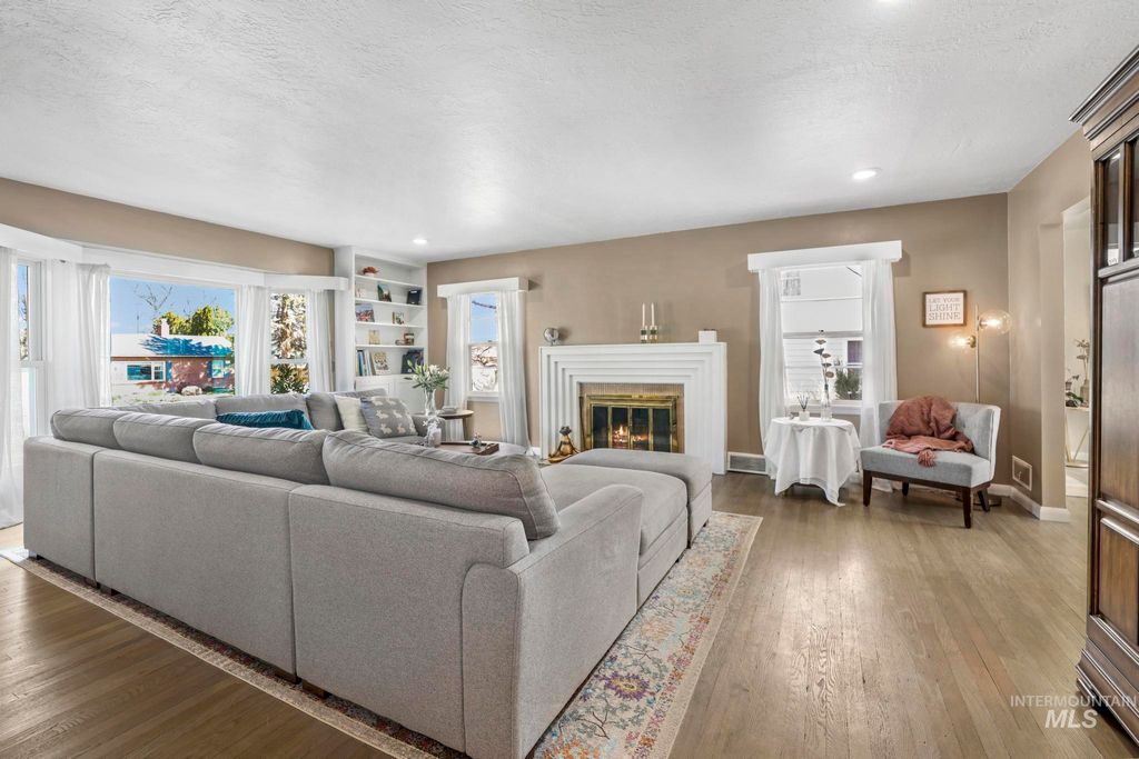 Photo of 1532 11th Ave E Ave, Twin Falls, ID 83301 (MLS # 98979941)