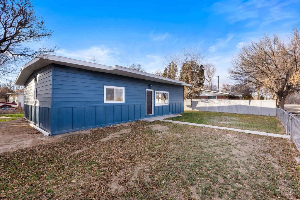 Photo of 850 Riverside Ave, Grand View, ID 83624 (MLS # 98970035)