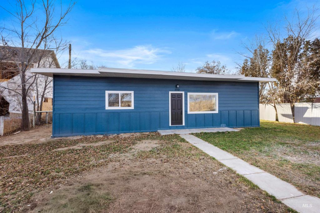 Photo of 850 Riverside Ave, Grand View, ID 83624 (MLS # 98970035)