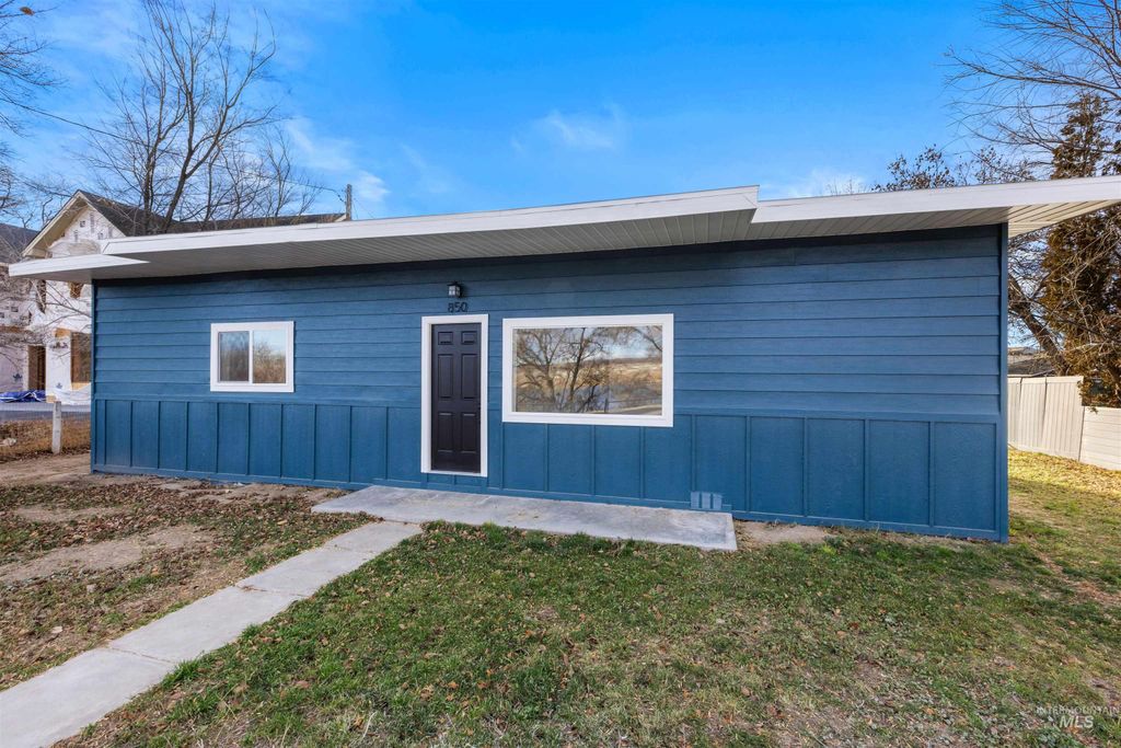 Photo of 850 Riverside Ave, Grand View, ID 83624 (MLS # 98970035)