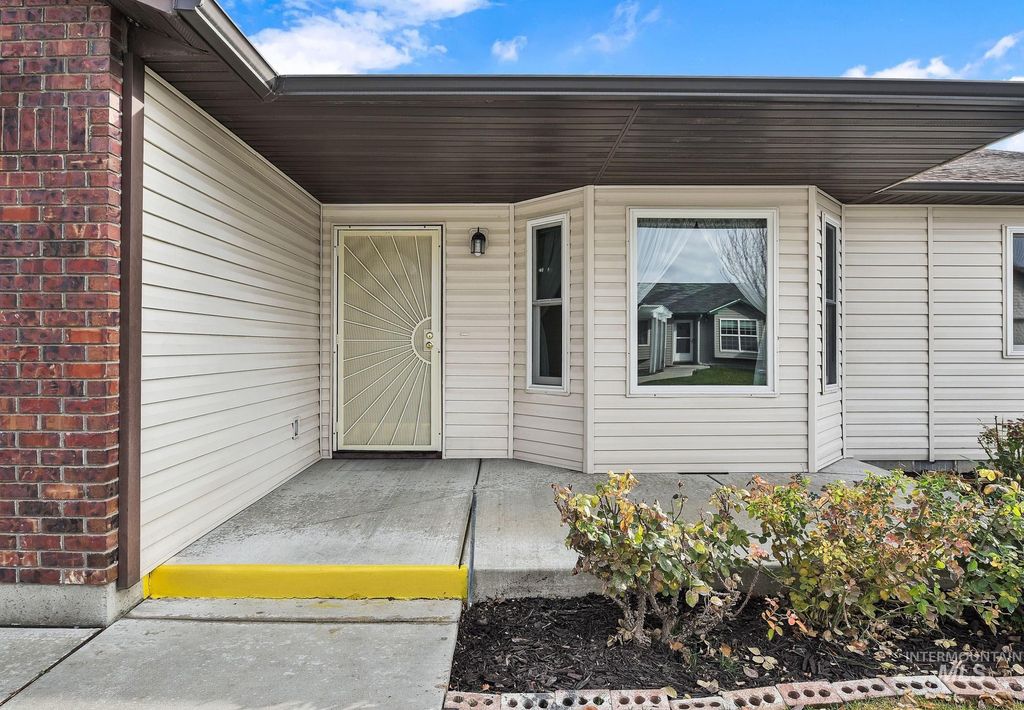 Photo of 432 N David Frost St, Nampa, ID 83651 (MLS # 98955307)