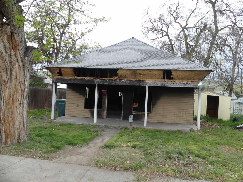 Photo of 314 Sycamore St, Clarkston, WA 99403 (MLS # 98981786)