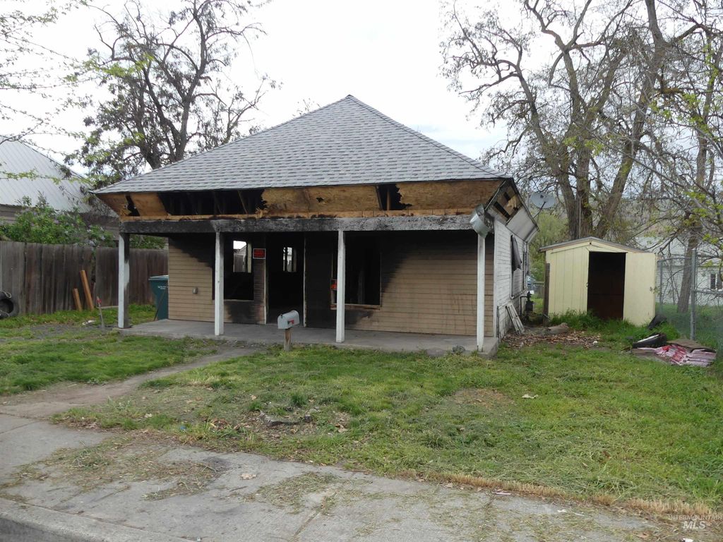 Photo of 314 Sycamore St, Clarkston, WA 99403 (MLS # 98981786)