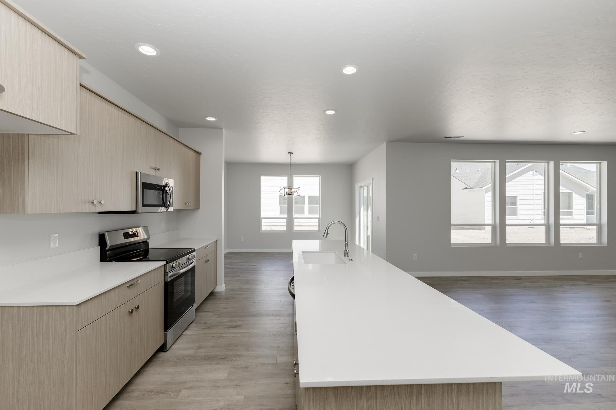 684 W Striped Owl St