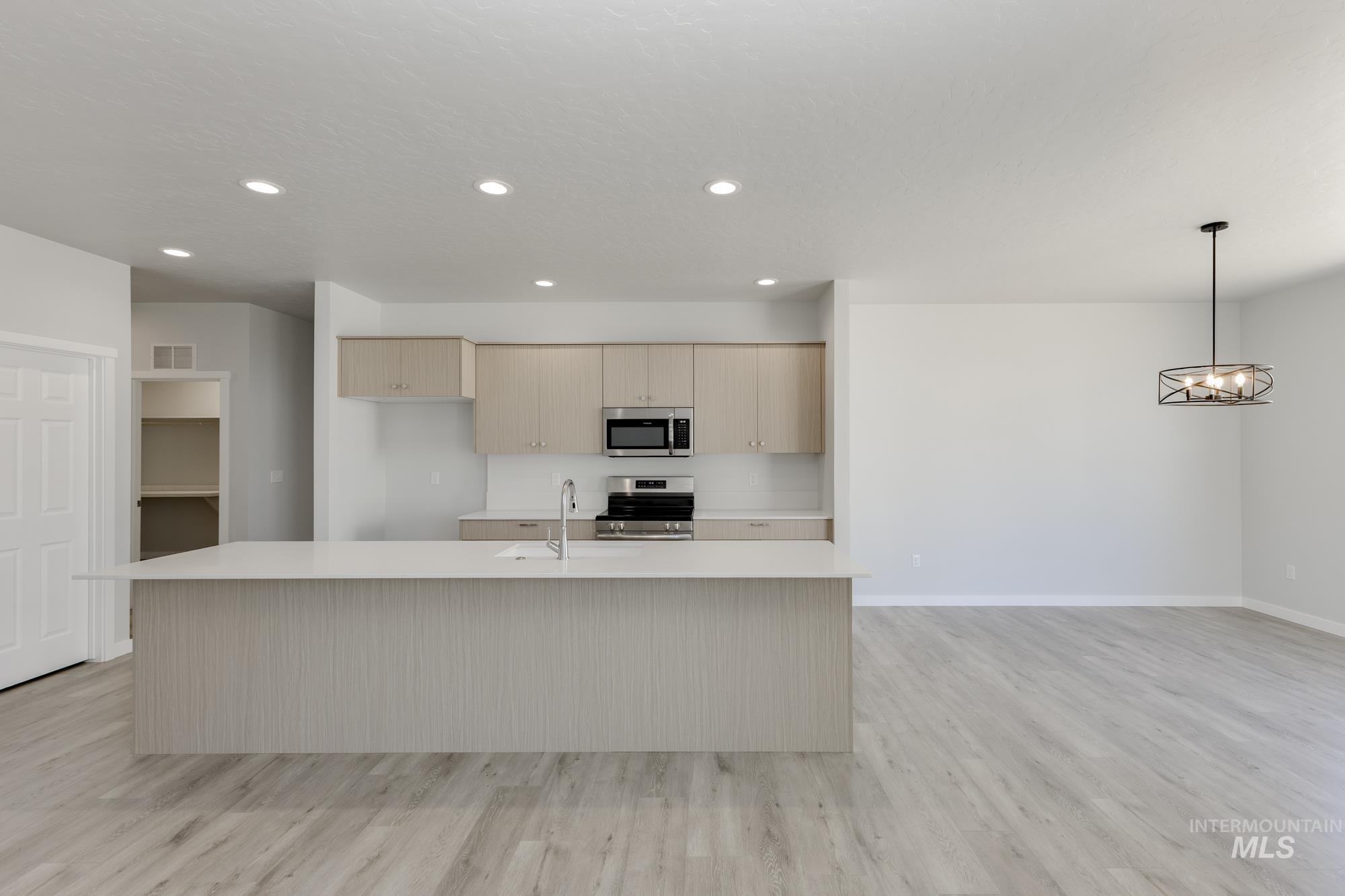 684 W Striped Owl St