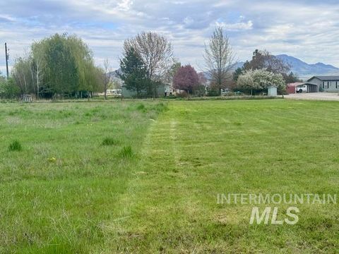 Photo of 27 E Main St, Emmett, ID 83617 (MLS # 98981753)