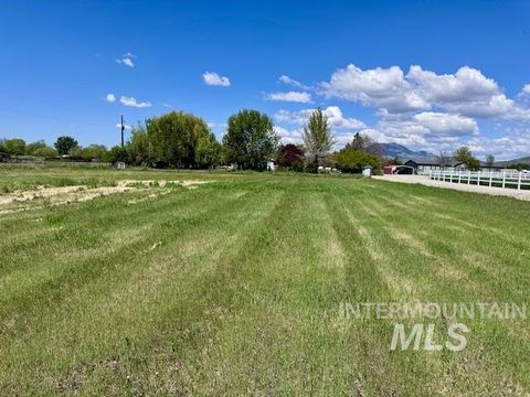 Photo of 27 E Main St, Emmett, ID 83617 (MLS # 98981753)