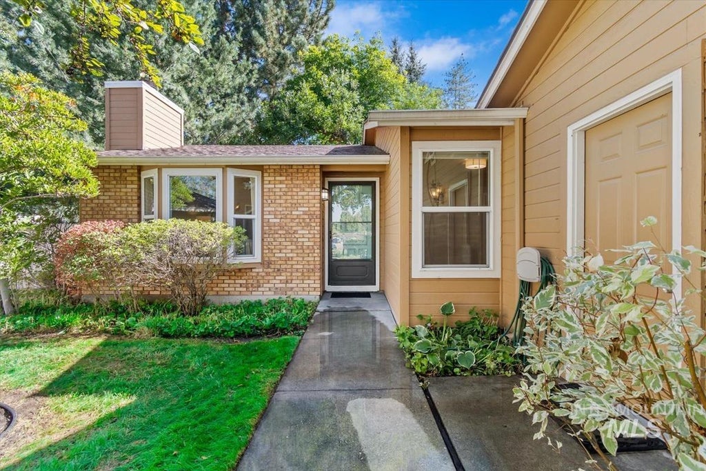 Photo of 1526 E Symphony Court, Boise, ID 83706 (MLS # 99001529)