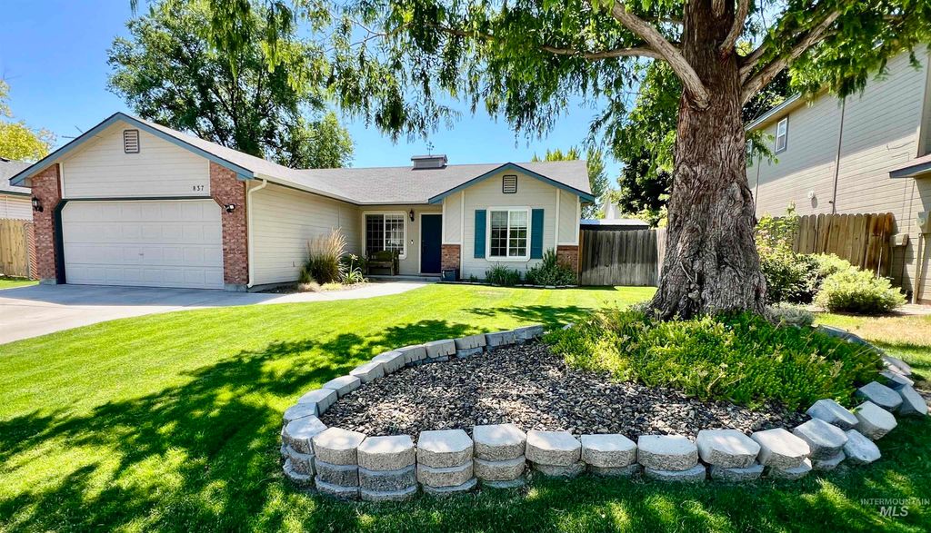 Photo of 837 W Florida Ave, Nampa, ID 83686 (MLS # 98994250)