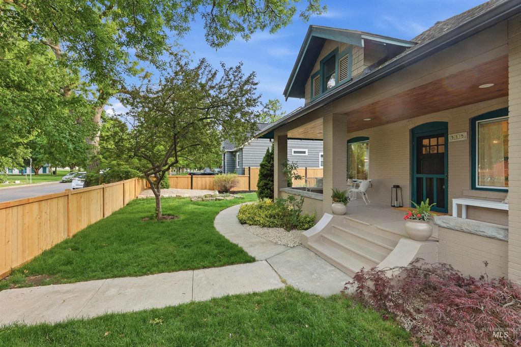 Photo of 919 N 6th St, Boise, ID 83702 (MLS # 98985753)