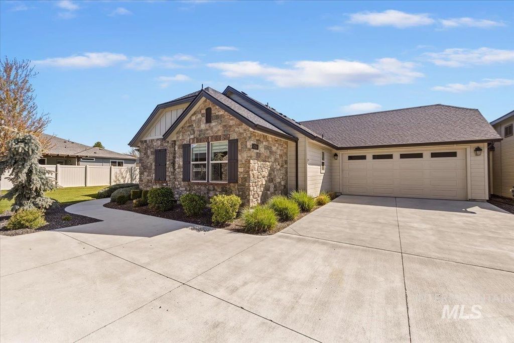 Photo of 4204 E Silverking Ln, Meridian, ID 83642 (MLS # 98984062)