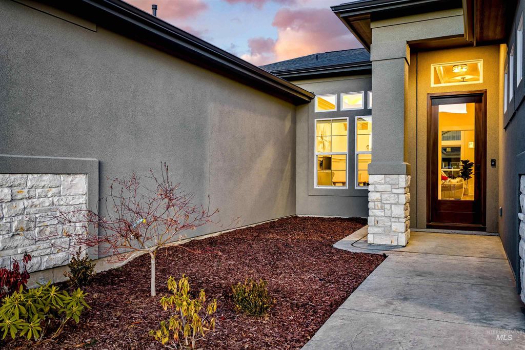 Photo of 822 N Danville Ave, Eagle, ID 83616 (MLS # 98974085)