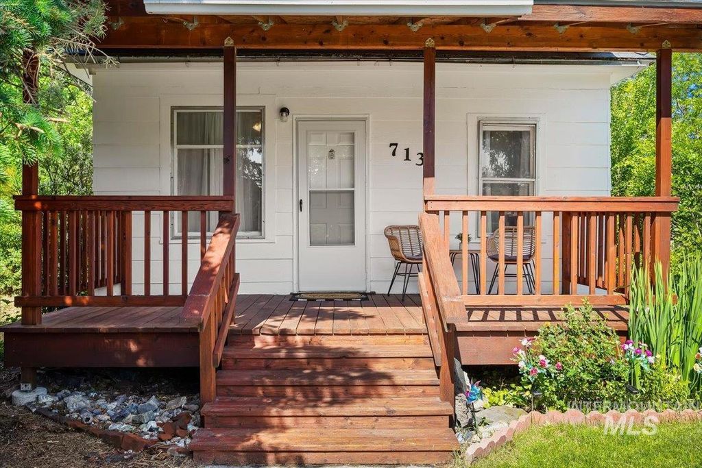 Photo of 713 Montana St, Gooding, ID 83330 (MLS # 98988322)