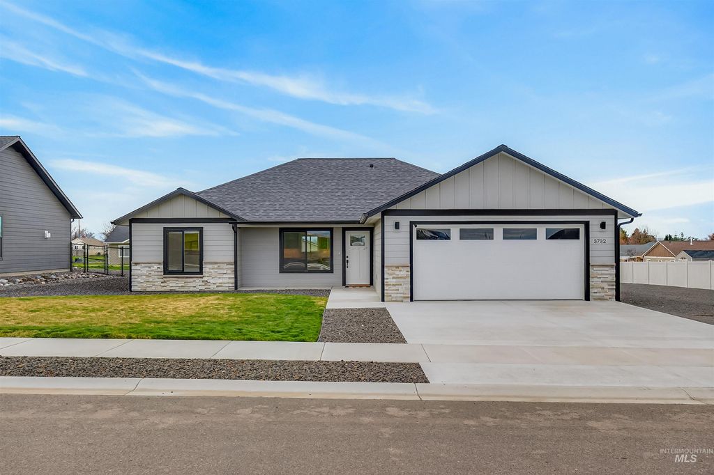 Photo of 3732 Skyview Drive, Lewiston, ID 83501 (MLS # 98979174)