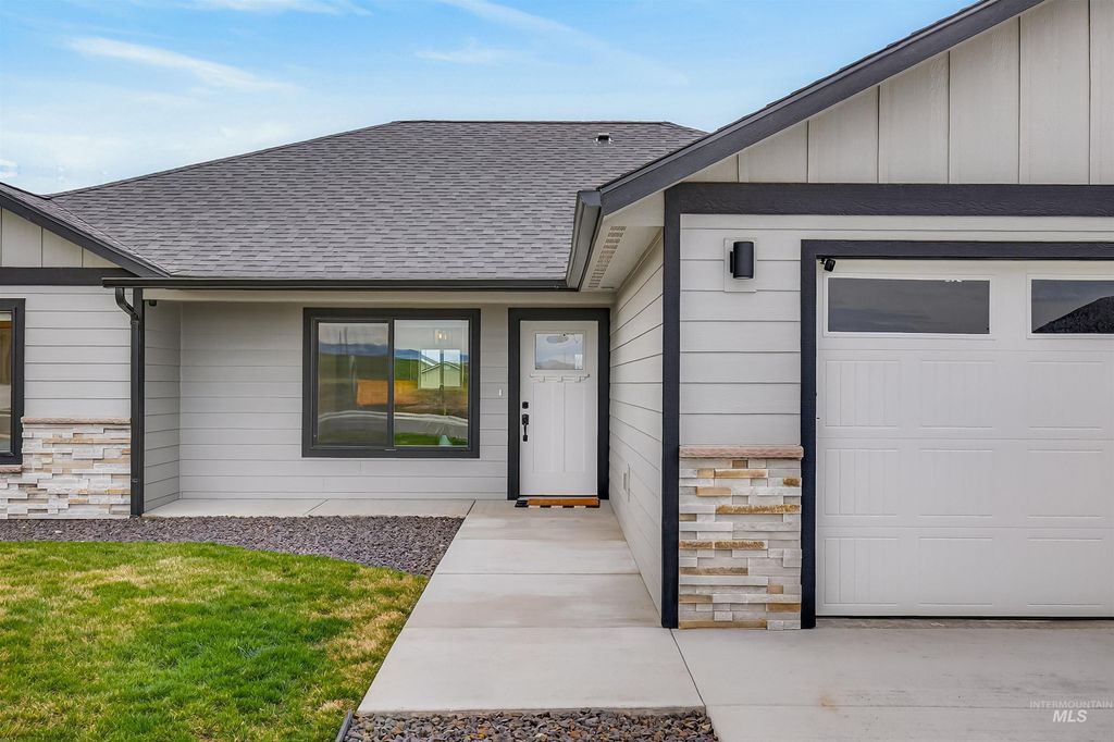 Photo of 3732 Skyview Drive, Lewiston, ID 83501 (MLS # 98979174)