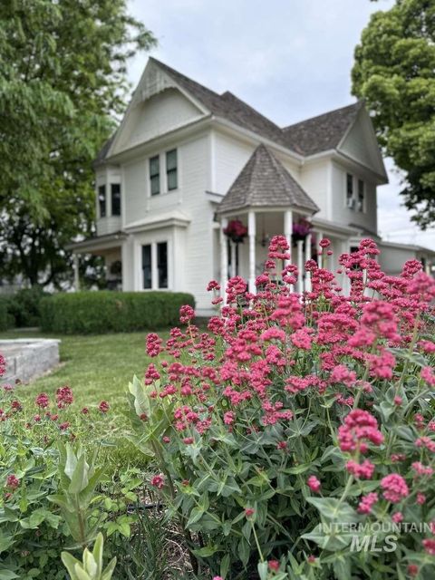 Photo of 2090 E 1st St, Fruitland, ID 83619 (MLS # 98980898)