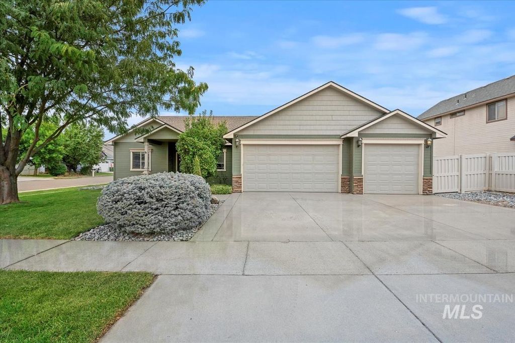 Photo of 2138 Bishop Ave, Fruitland, ID 83619 (MLS # 98964411)