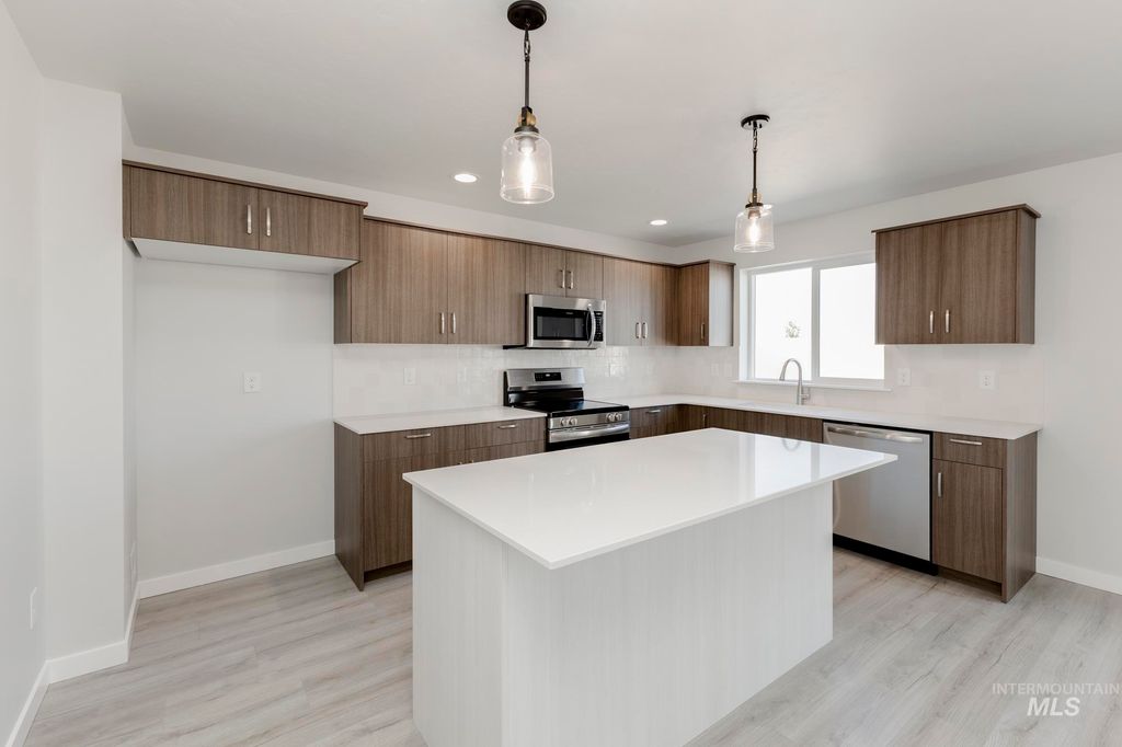 Photo of 3895 E Jamestown Dr, Nampa, ID 83686 (MLS # 98968421)