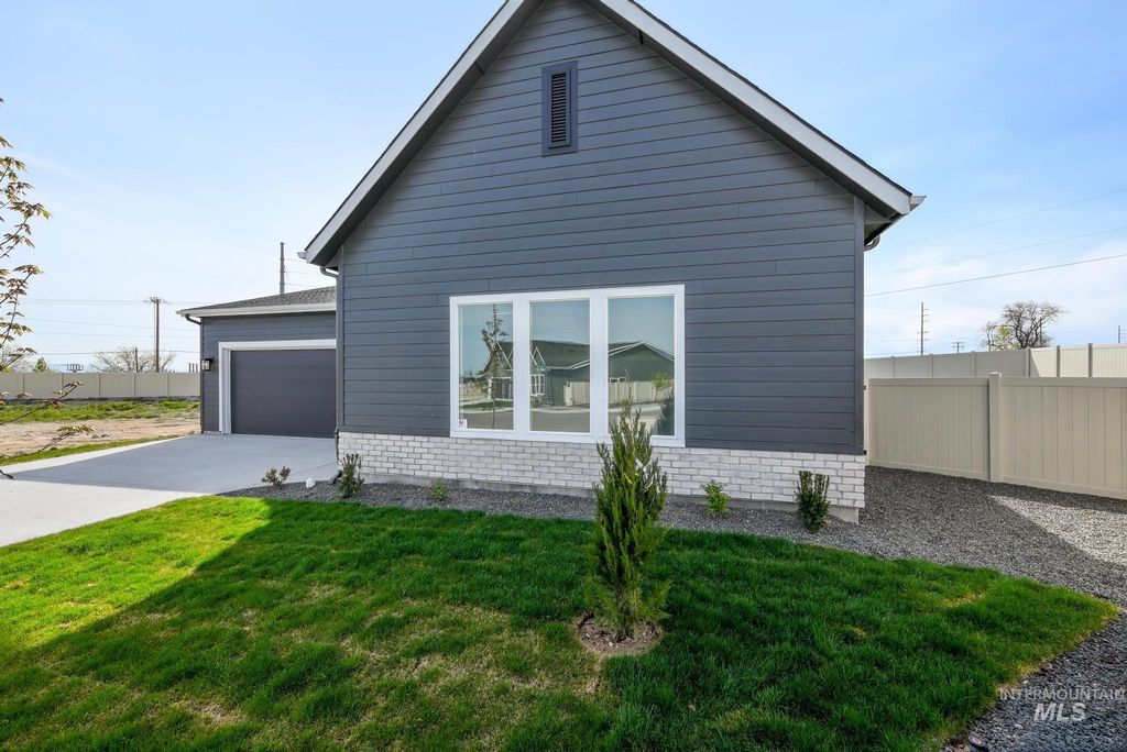 Photo of 412 Orrison St, Caldwell, ID 83607 (MLS # 98965181)
