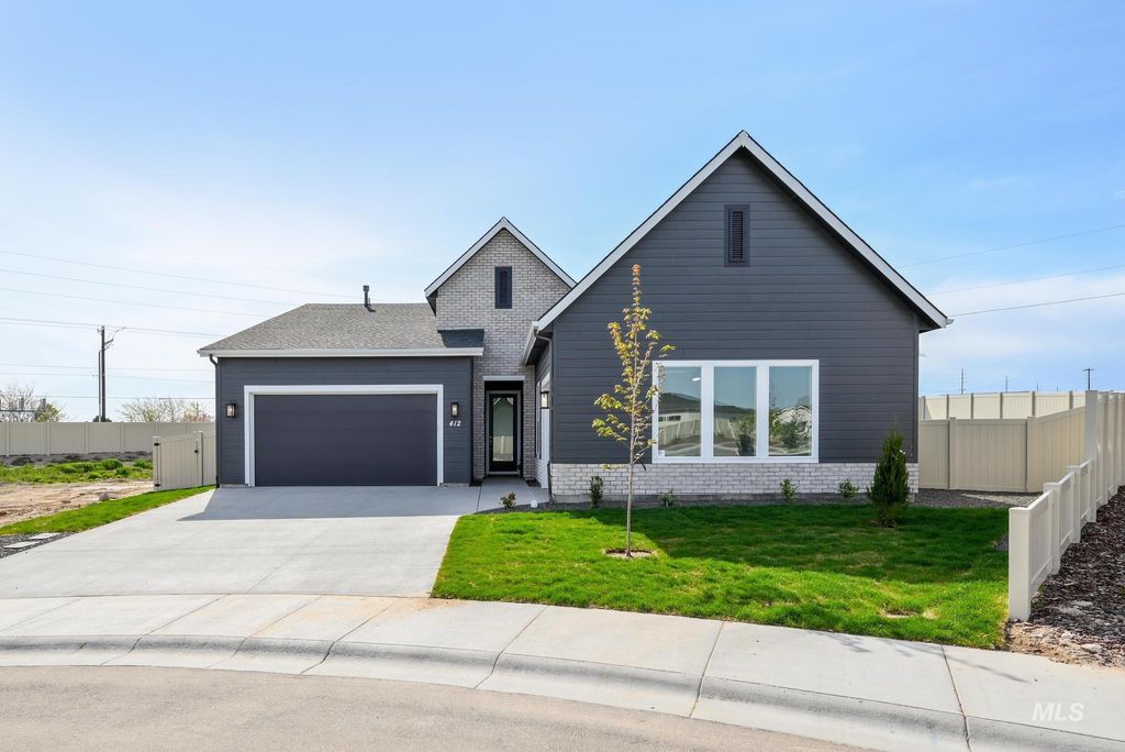 Photo of 412 Orrison St, Caldwell, ID 83607 (MLS # 98965181)