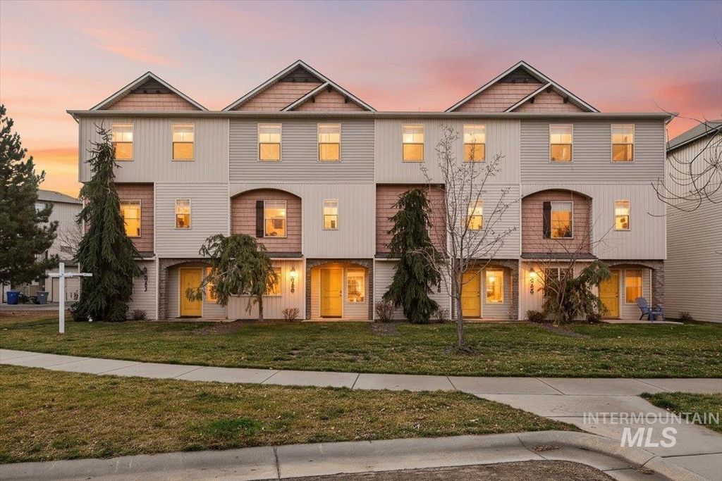 Photo of 8758 W Pine Valley Ln, Boise, ID 83709 (MLS # 98976708)