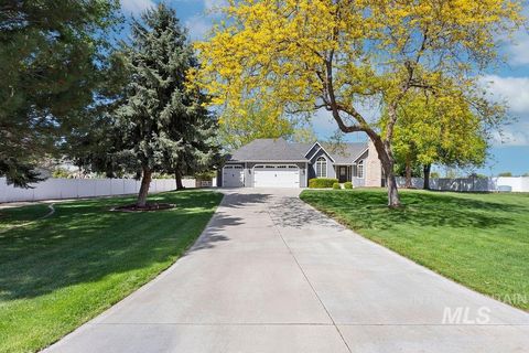 Photo of 2500 W Orchard Ave, Nampa, ID 83651 (MLS # 98945432)