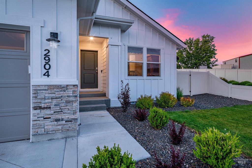 Photo of 2904 S Alcamo Way, Meridian, ID 83642 (MLS # 98986994)