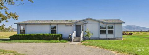 Photo of 37 W 400 S, Rupert, ID 83350 (MLS # 98962525)