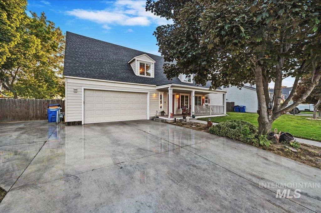Photo of 209 Crimson Circle W, Fruitland, ID 83619 (MLS # 98986386)