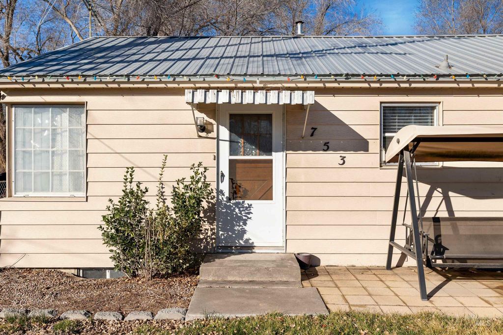 Photo of 753 Ash St, Twin Falls, ID 83301 (MLS # 98975239)