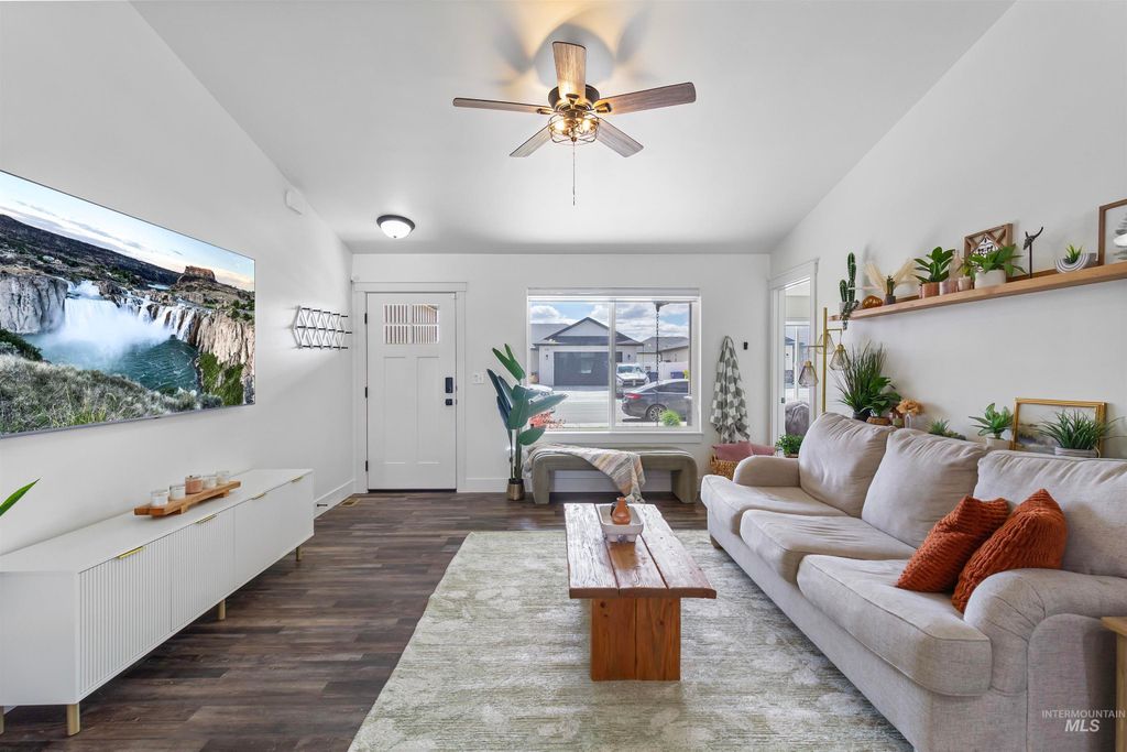 Photo of 469 Jesse Ave, Twin Falls, ID 83301 (MLS # 98982990)