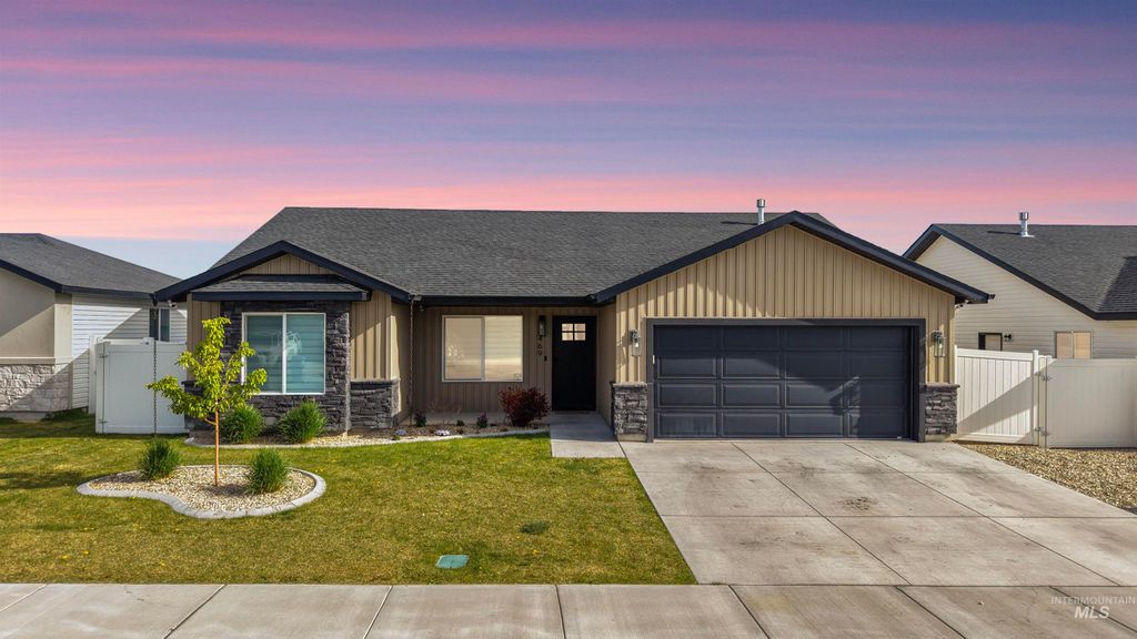 Photo of 469 Jesse Ave, Twin Falls, ID 83301 (MLS # 98982990)