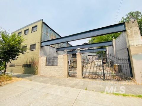 Photo of 351 S 3rd Avenue, Walla Walla, WA 99362 (MLS # 98918383)