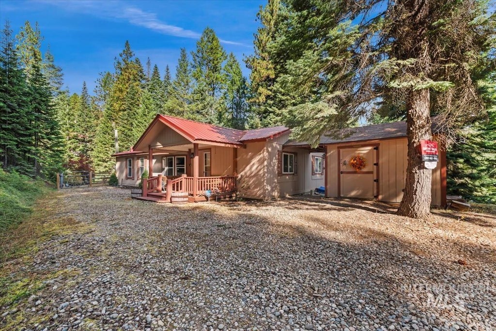 Photo of 2 Snowbird Ln, Garden Valley, ID 83622 (MLS # 98997569)