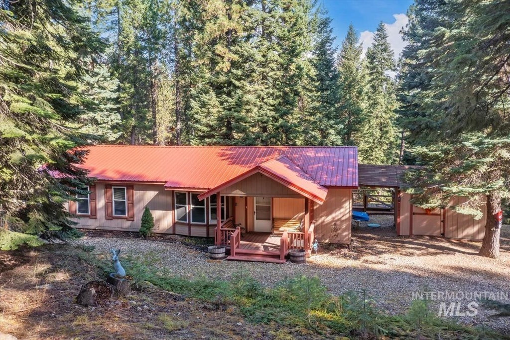 Photo of 2 Snowbird Ln, Garden Valley, ID 83622 (MLS # 98997569)