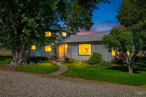 Photo of 8600 Hillview Rd, Emmett, ID 83617 (MLS # 98987218)