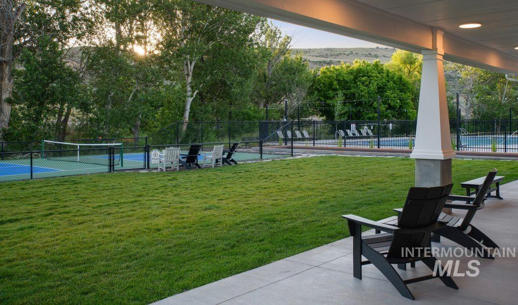 View of yard featuring a tennis court