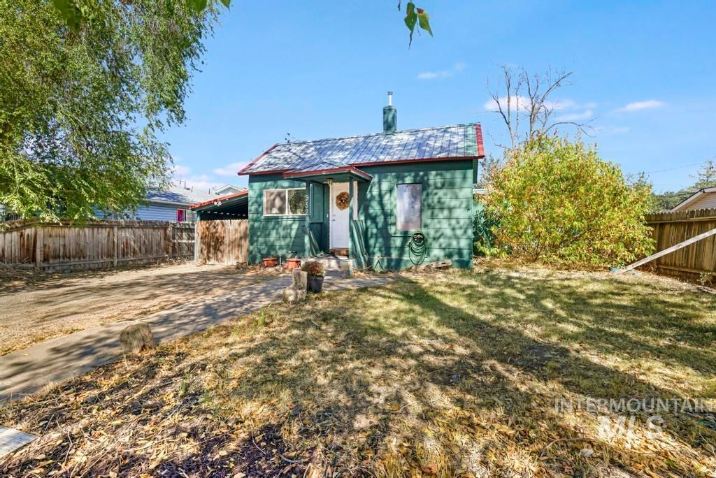Photo of 952 2nd Ave W Ave, Twin Falls, ID 83301 (MLS # 98963147)