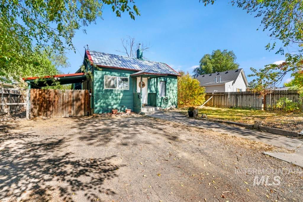 Photo of 952 2nd Ave W Ave, Twin Falls, ID 83301 (MLS # 98963147)