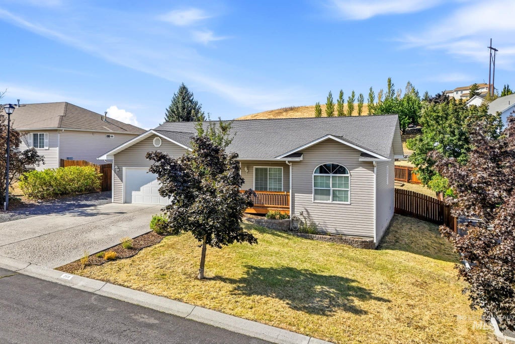 Photo of 268 Quail Run Dr, Moscow, ID 83843 (MLS # 98999520)