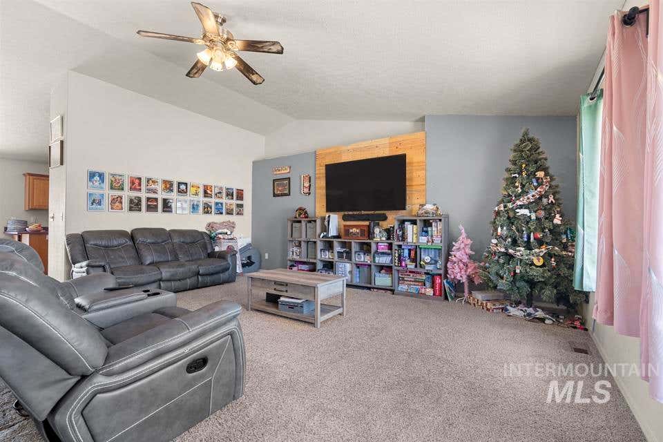 Photo of 880 S Iowa Ave, Payette, ID 83661 (MLS # 98990886)