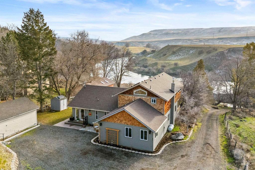 Photo of 853 Pottery Rd, Bliss, ID 83314 (MLS # 98972044)